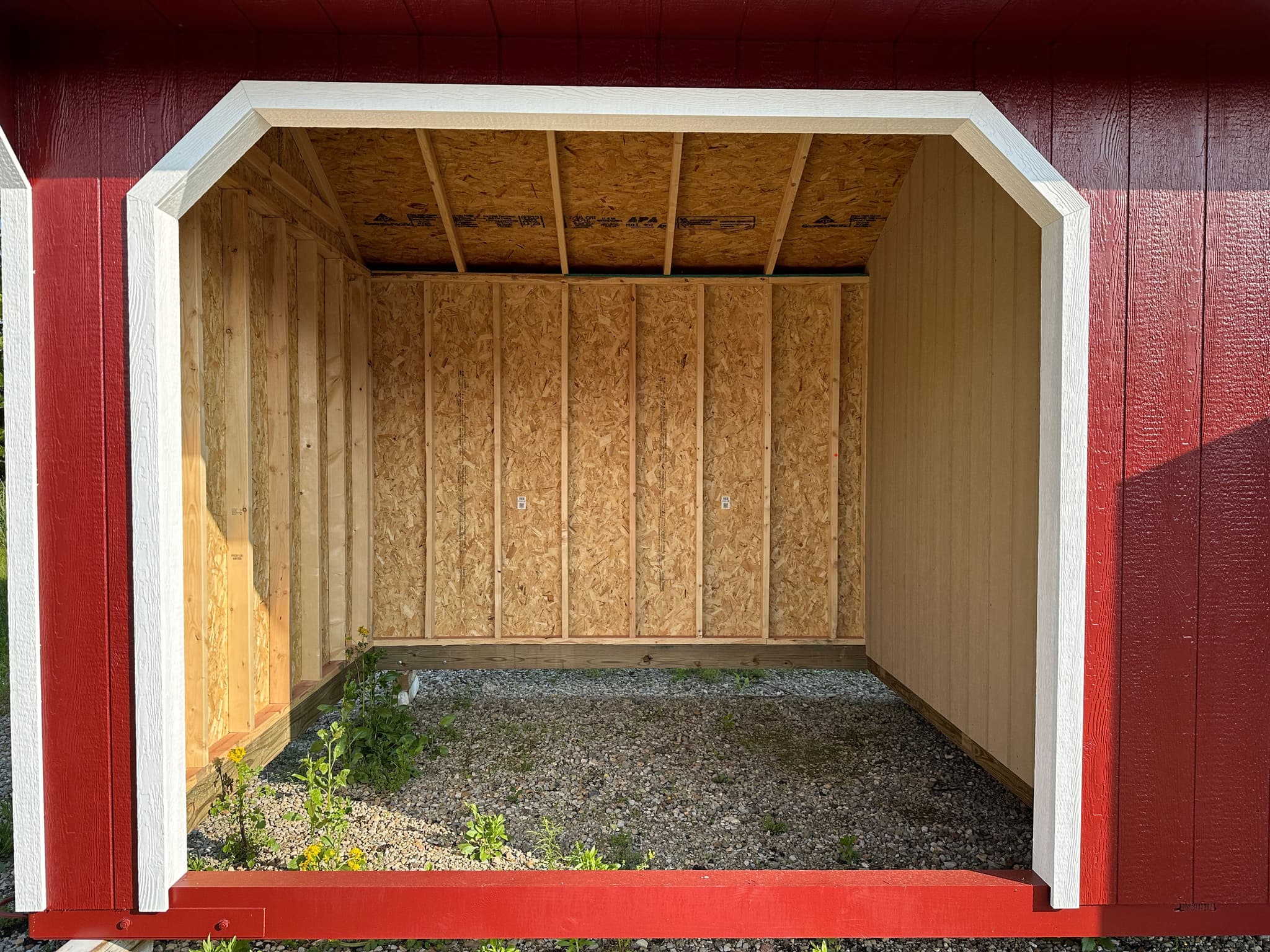 Value Animal Run-In Shelter With Tack Room